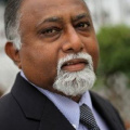 拉维·贾亚卡兰博士（Dr. Ravi Jayakaran）